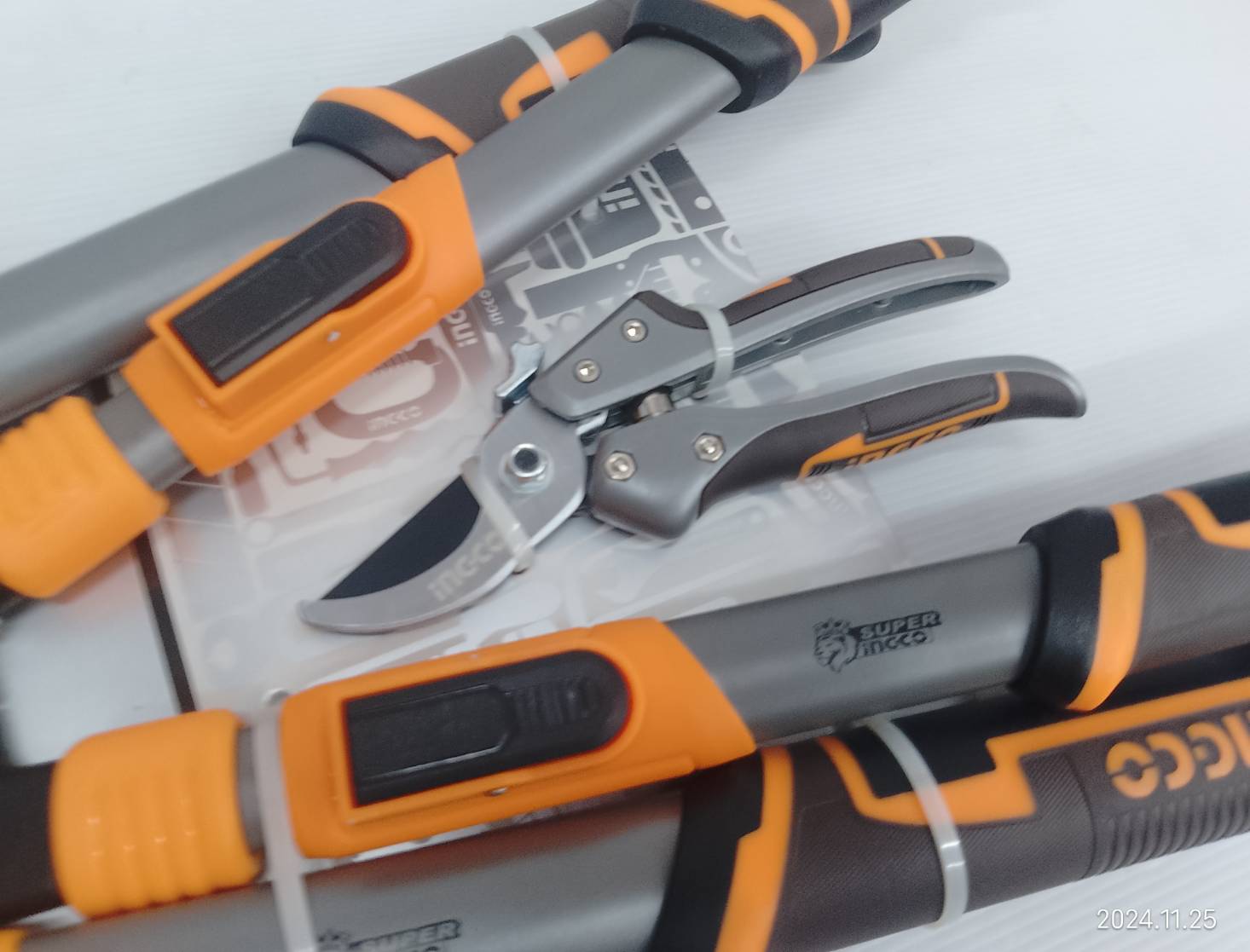 INGCO ชุดกรรไกรตัดกิ่ง 3 ชิ้น HLT93301