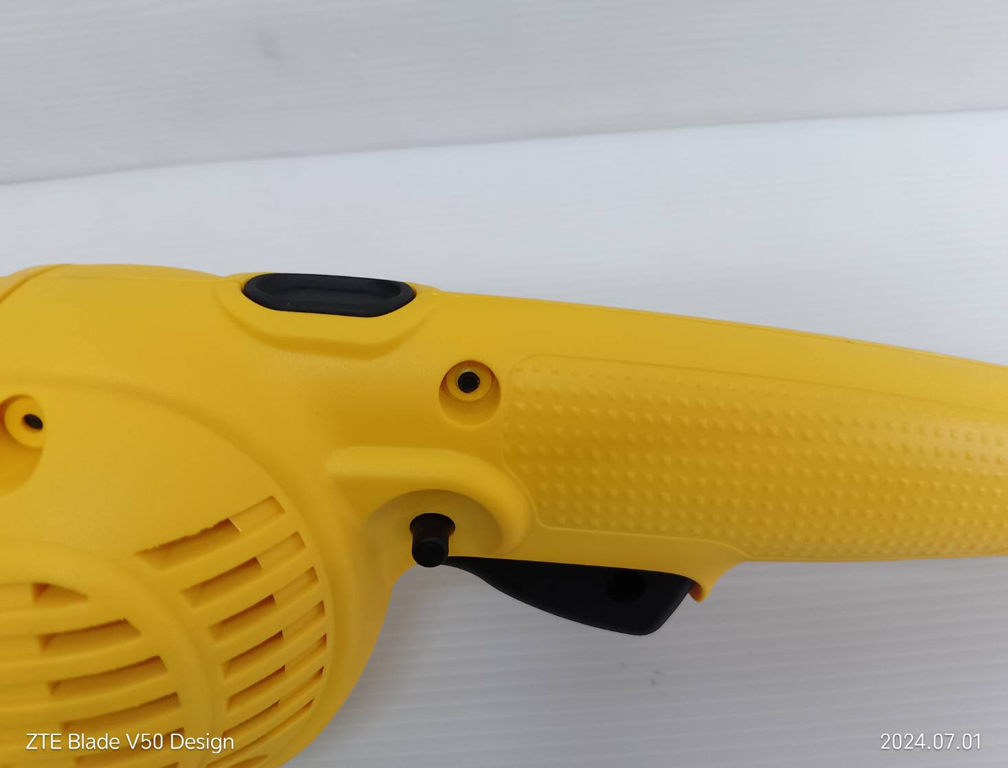 หินเจียรไฟฟ้า 7 นิ้ว 2200W DWE493 DEWALT