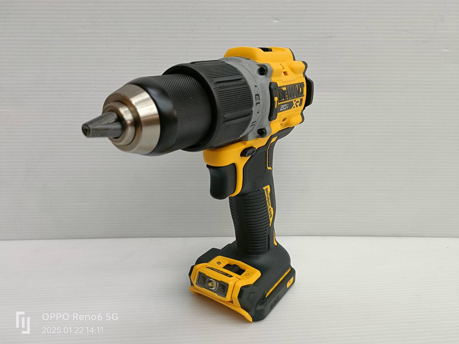 DEWALT สว่านกระแทกไร้สาย 20V DCD806N-B1 (ตัวเปล่า)