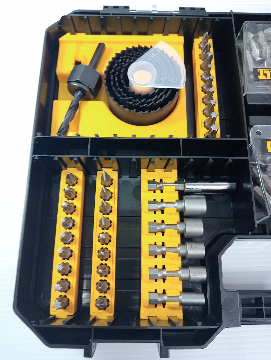 DEWALT รุ่น DT71583-QZ ชุดดอกสว่านและดอกไขควง 102 ชิ้น