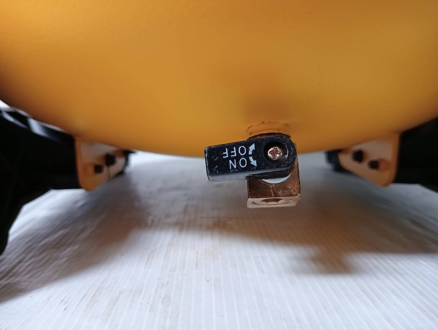 DEWALT รุ่น DCC1020N-KR ปั๊มลมไร้สายไร้แปรงถ่าน 10 ลิตร 20V Max Flexvolt Advantage เฉพาะตัวเครื่อง