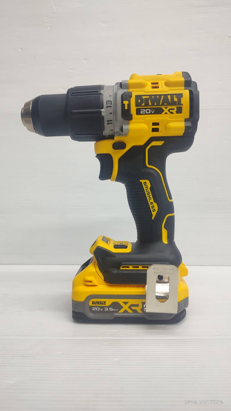 สว่านกระแทกไร้สายไร้แปรงถ่าน 20V DCD806S1T-B1 DEWALT