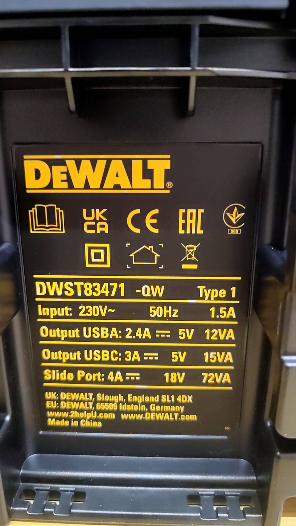 DEWALT รุ่น DWST83471-QW ชุดกล่องเก็บและชาร์ตแบตเตอรี่ TOUGHSYSTEM 2.0