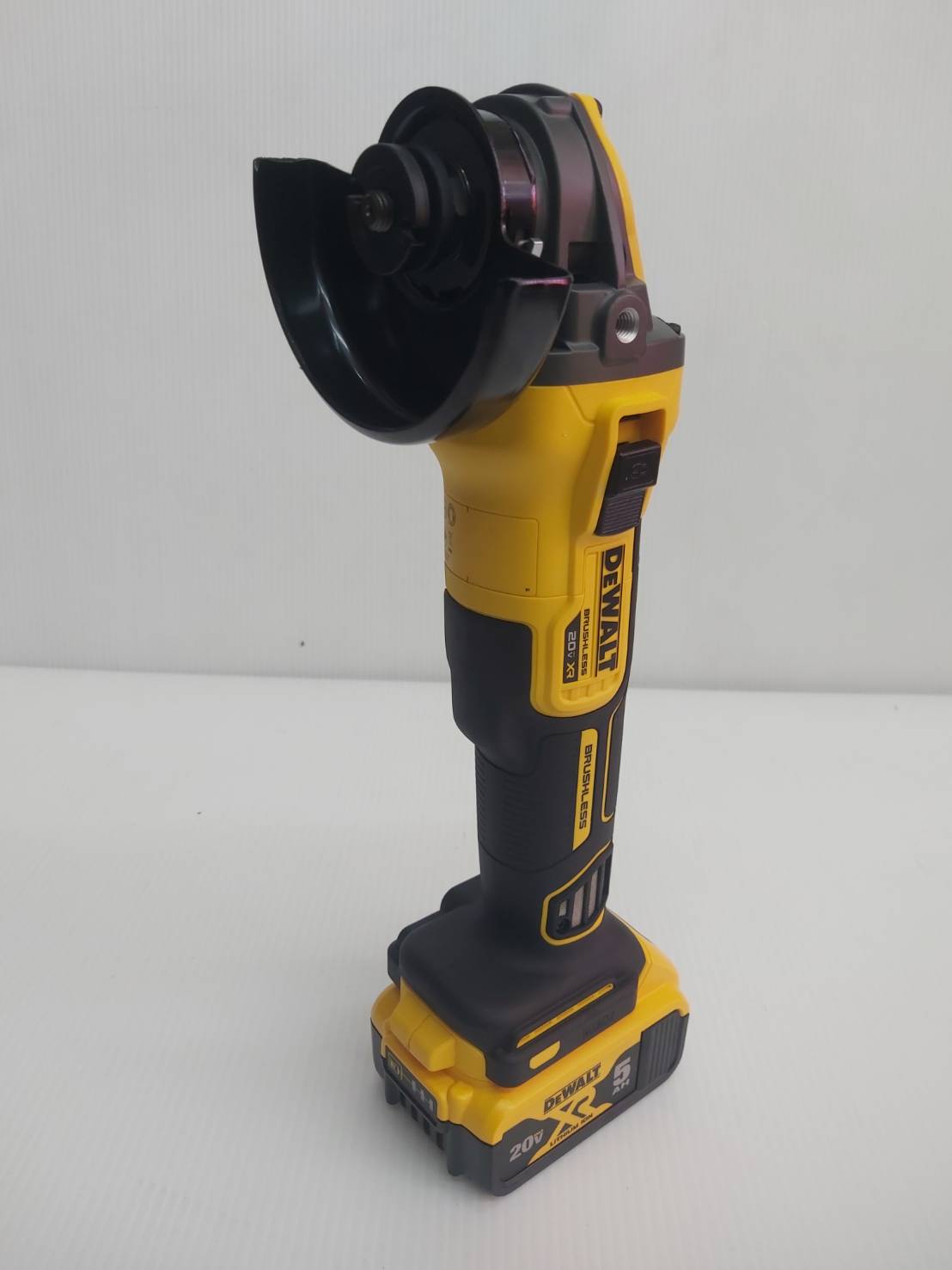 คอมโบ้ชุดสว่านไร้สาย20V (DCD805+DCG409) DCK2216P2T DEWALT