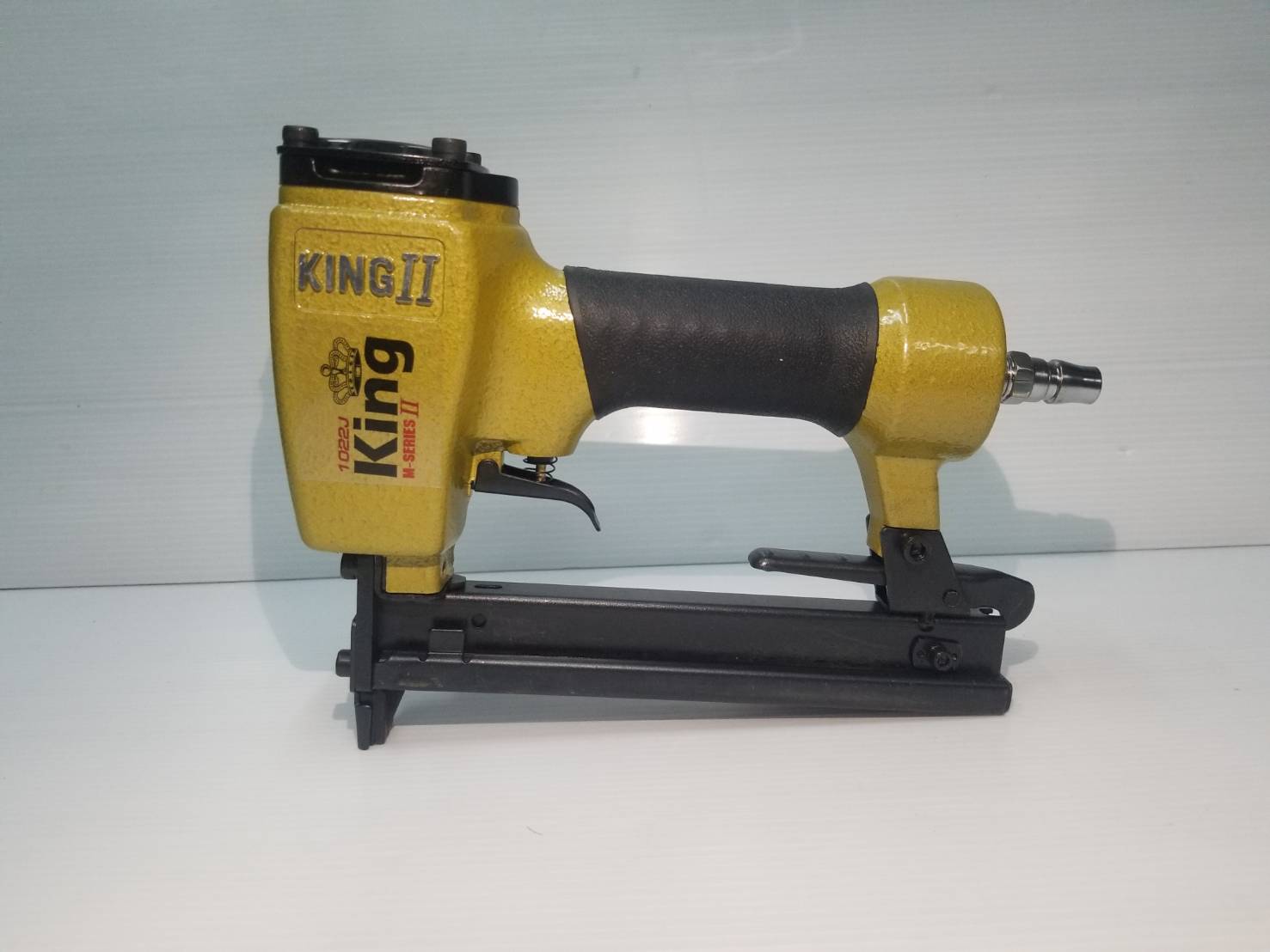 แม็กยิงตะปูลม ขาคู่ 1022 KING (M-SERIES) II