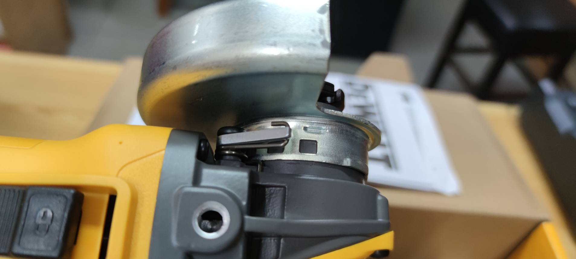 หินเจียรไร้สาย20V DCG409N-B1 DEWALT