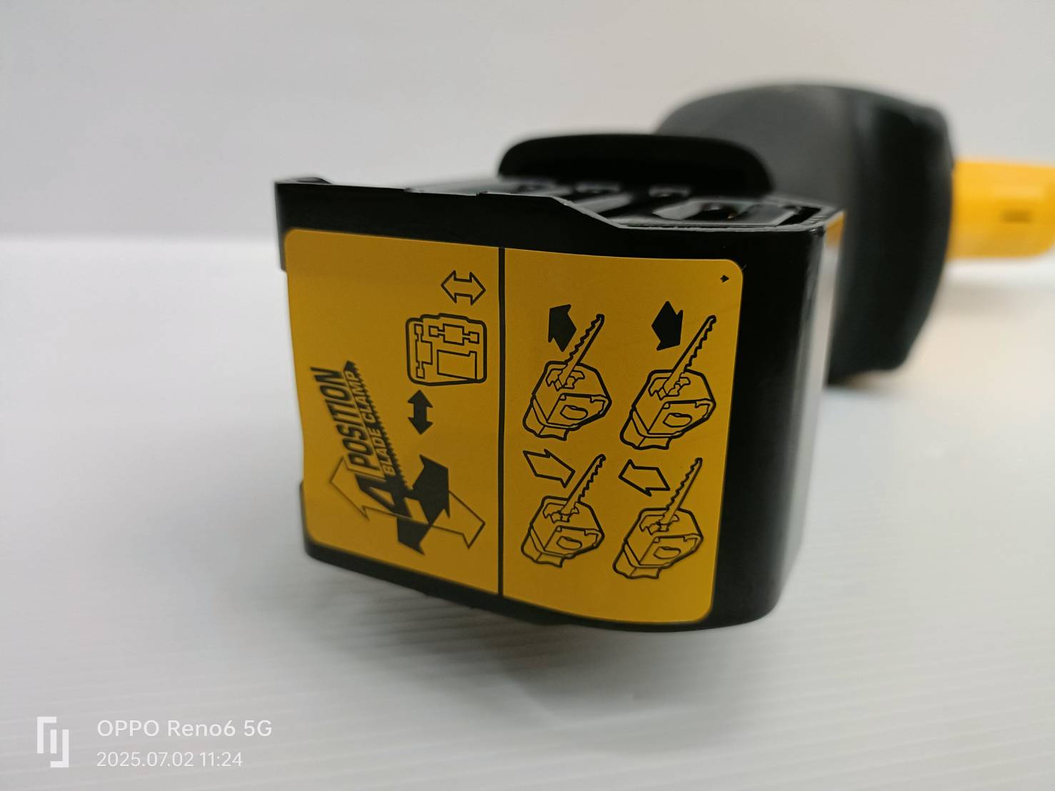 DEWALT ชุดเลื่อยชักไฟฟ้า 1000วัตต์ ใส่ใบ 4 ทิศทาง รุ่น DW304PK-KR