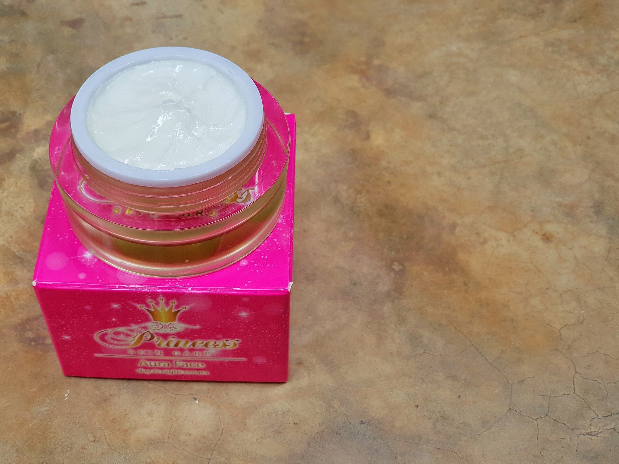 ครีมหน้าขาว หน้าเงา หน้าเด็ก Princess Skin Care PSC ขนาด 20 กร้ม กระปุกละ 390 บาท (ครีมมี 3 หน้าตามสภาพผิว ก่อนสั่งซื้อระบุครีมสูตรที่ต้องการค่ะ)