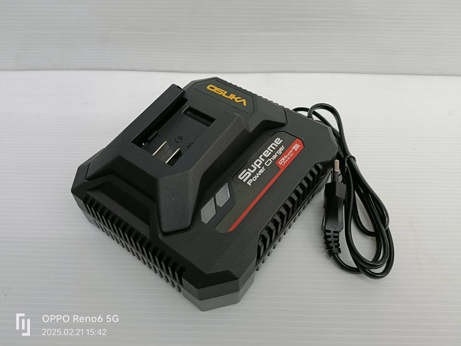 แบต 20V/8.0Ah พร้อมแท่นชาร์จ Supreme Power OCB-208-4A OSUKA