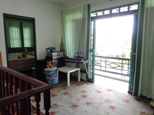 H1201 ขายบ้านเดี่ยว 50 ตร.วา หมู่บ้านวรารักษ์ อยู่ถนนเลียบคลองสอง ซอย27 ใกล้ซาฟารีเวิลด์ แชวงสามวาตะวันตก มีนบุรี ตกแต่งสวย พร้อมอยู่