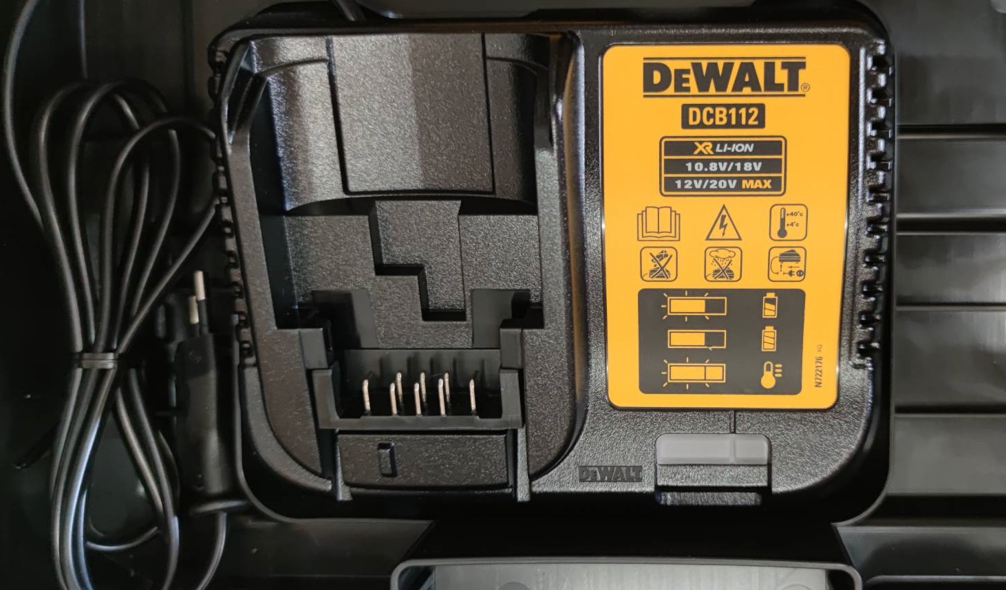 สว่านกระแทก12V DCD706D2 DEWALT