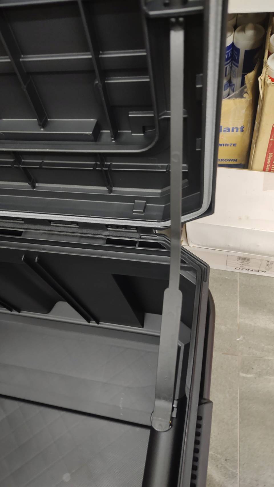 กล่องมีล้อลาก DWST17871-1 DEWALT