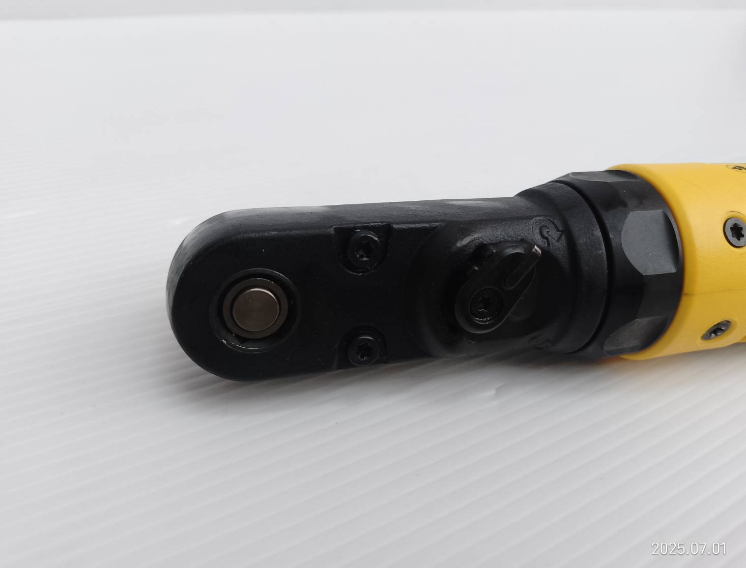 DEWALT ประแจบล็อก1/4-3/8 นิ้ว 12V DCF500N-XJ ด้ามสั้น (ตัวเปล่า)