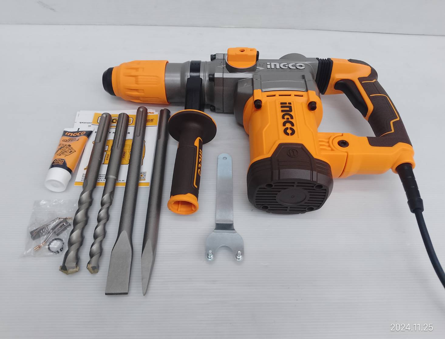 INGCO สว่านโรตารี่ 1600W Chipping Gun SDS-MAX RH1600388