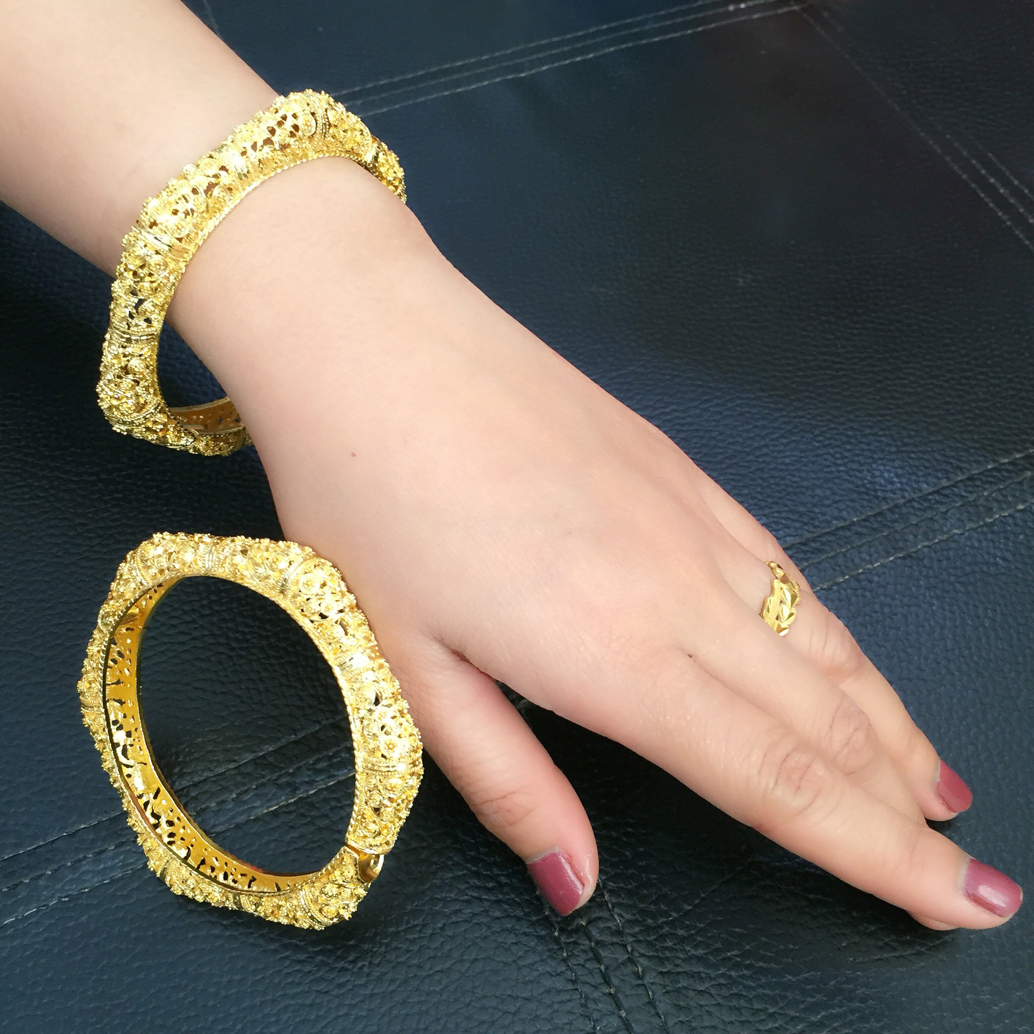 (พร้อมส่ง) กำไลทองขายเป็นคู่ 010