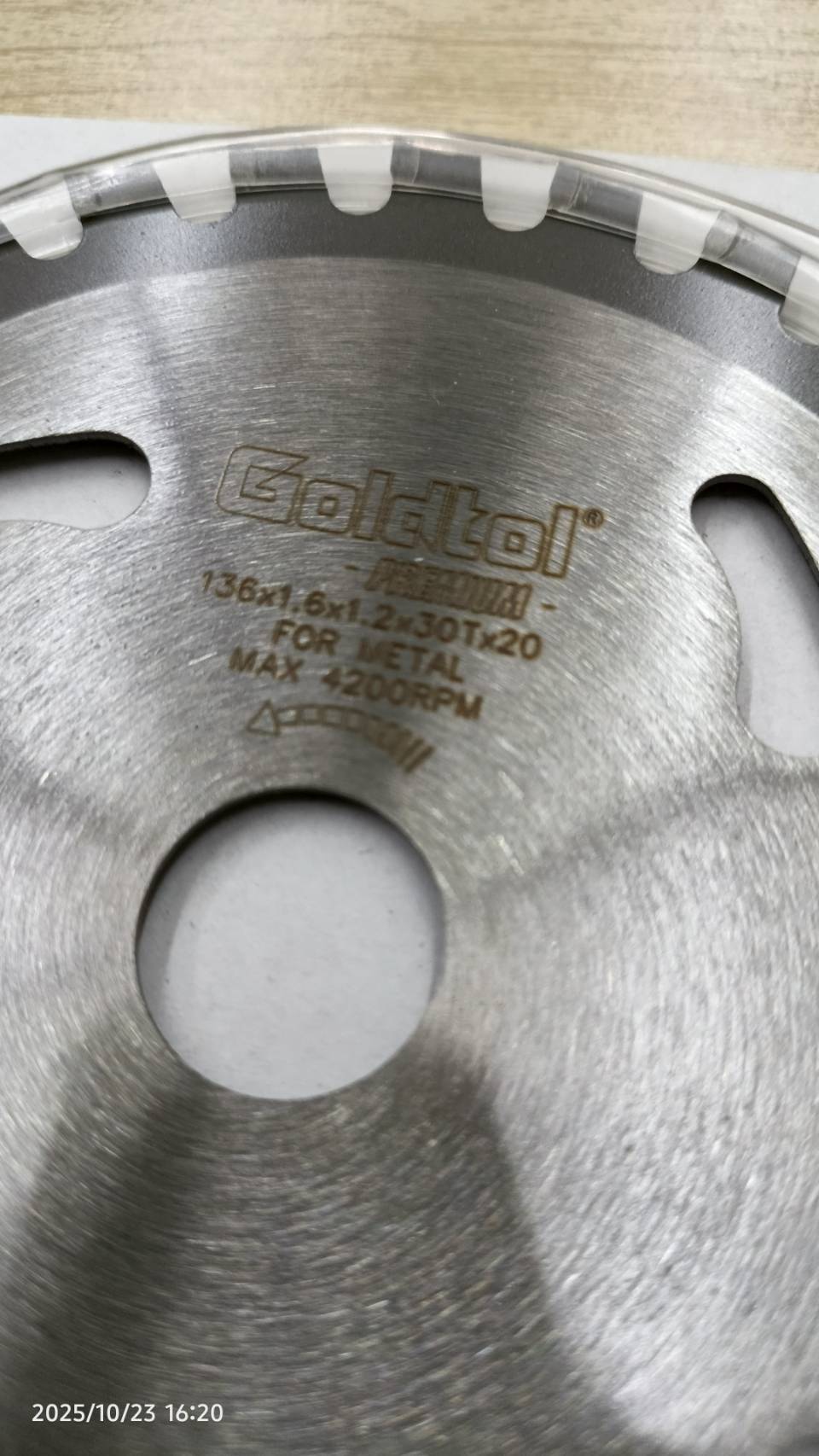 ใบเลื่อยวงเดือนตัดเหล็ก 5.5"x30T Goldtol 31495007