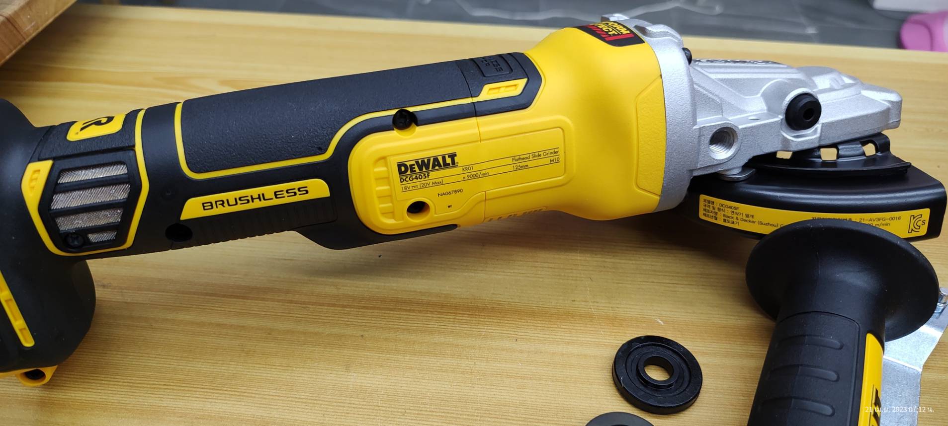 หินเจียร20V 4"-5" DCG405FN DEWALT