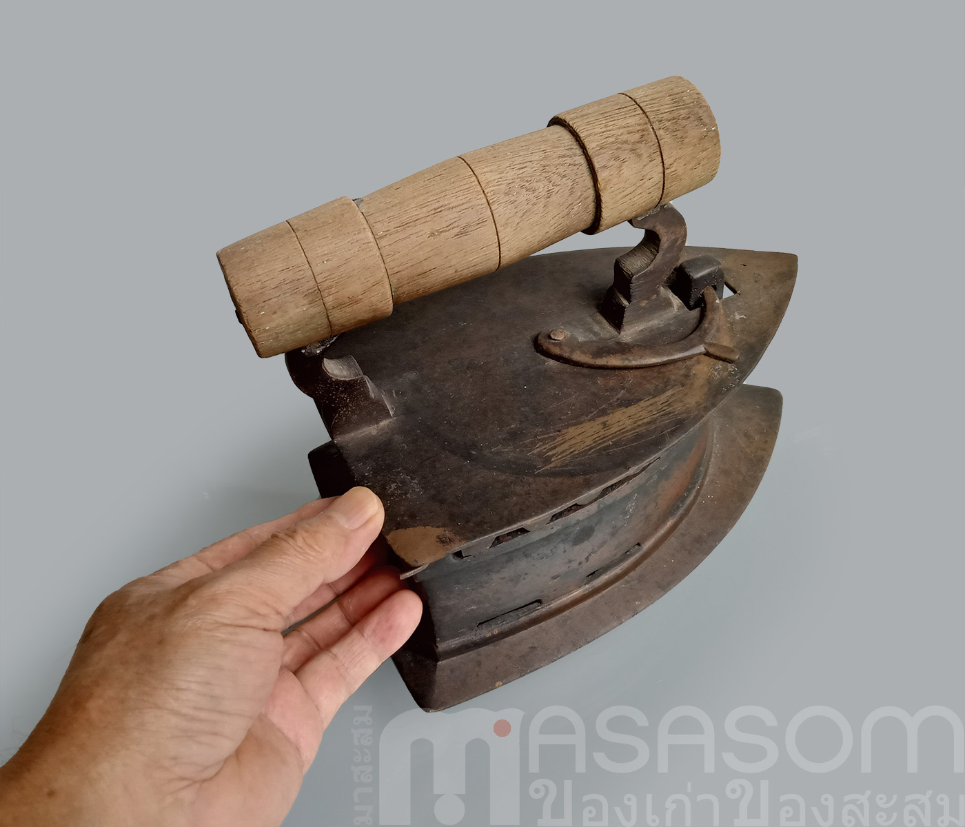 เตารีดผีเสื้อทองเหลืองโบราณ