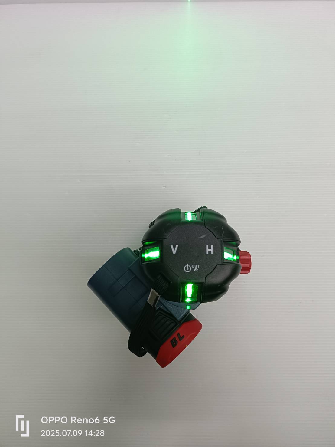 MASARU SMLG-335 เครื่องวัดระดับเลเซอร์แบบแสงสีเขียว 5 เส้น 16.8V (ไม่รวมขาตั้ง)