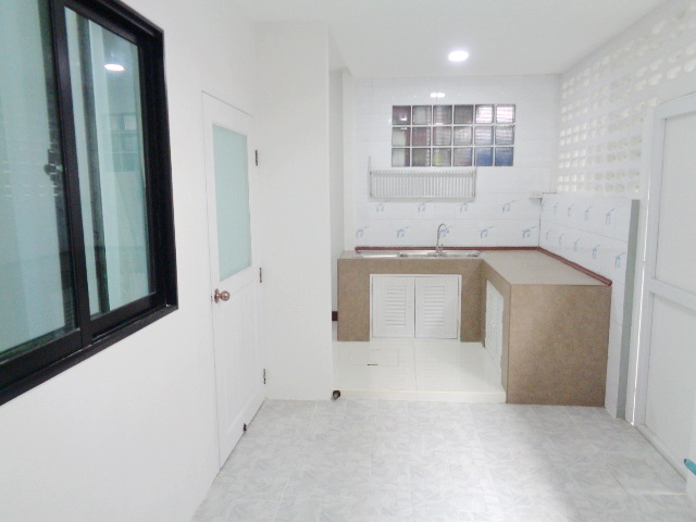 🚩H1215 ให้เช่า ทาวน์เฮ้าส์ 20 ตารางวา หมู่บ้านวรารักษ์ เลียบคลองสอง 27 รีโนเวทแล้ว พร้อมเฟอร์ฯใหม่ทั้งหลัง คลองสามวา กรุงเทพฯ