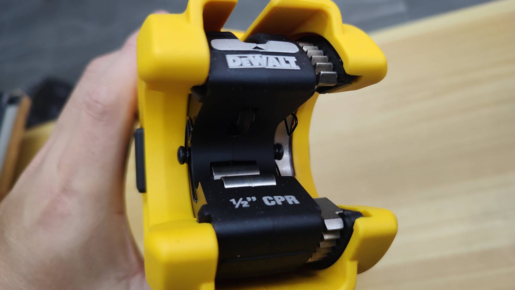 DEWALT อุปกรณ์เสริมสำหรับแปลงเป็นเครื่องตัดท่อทองแดง DWACPRIR