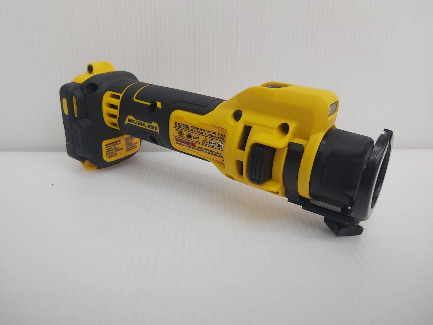 เครื่องเร้าเตอร์ตัดแผ่นฝ้าดรายวอลล์ 20V Max เฉพาะตัวเครื่อง รุ่น DCE555B DEWALT