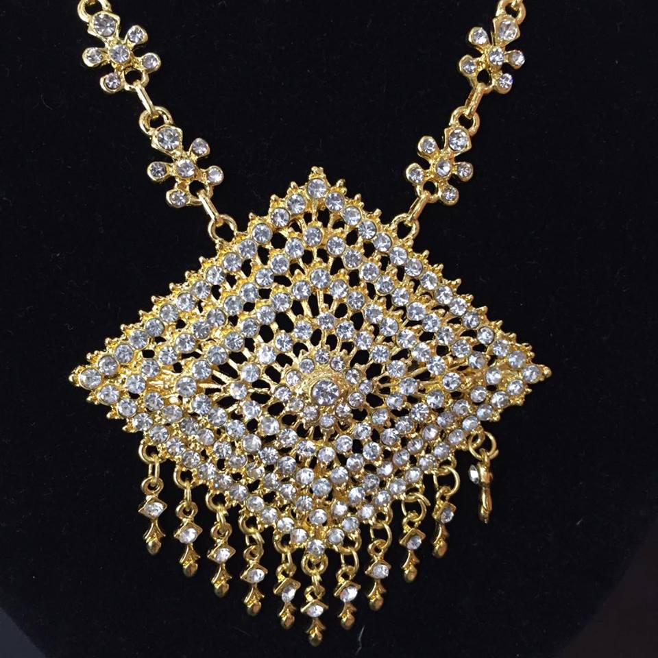 (พร้อมส่ง) เครื่องประดับไทยสร้อยคอ+ต่างหู 009