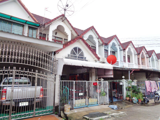 H1122 ขายทาวน์เฮ้าส์ 2ชั้น 16 ตร.วา หมู่บ้านราณี ซอยนวมิทร์ 135 แยก2-2 แขวงนวลจันทร์ เขตบึงกุ่ม 2นอน 2น้ำ ใกล้แม็กซ์แวลลู นวมิทร์