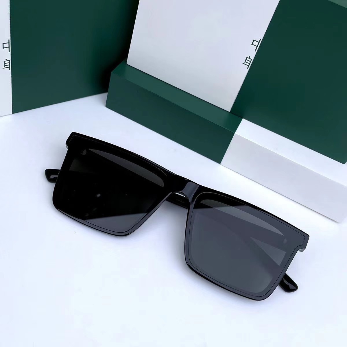 แว่นตากันแดด แฟชั่น ทรงเหลี่ยม พรีเมี่ยม ใส่ได้ทุกรูปหน้า สำหรับผู้ใหญ่ Unisex (ไม่มีกล่อง) ส่งด่วนจาก จ.อุบลราชธานี