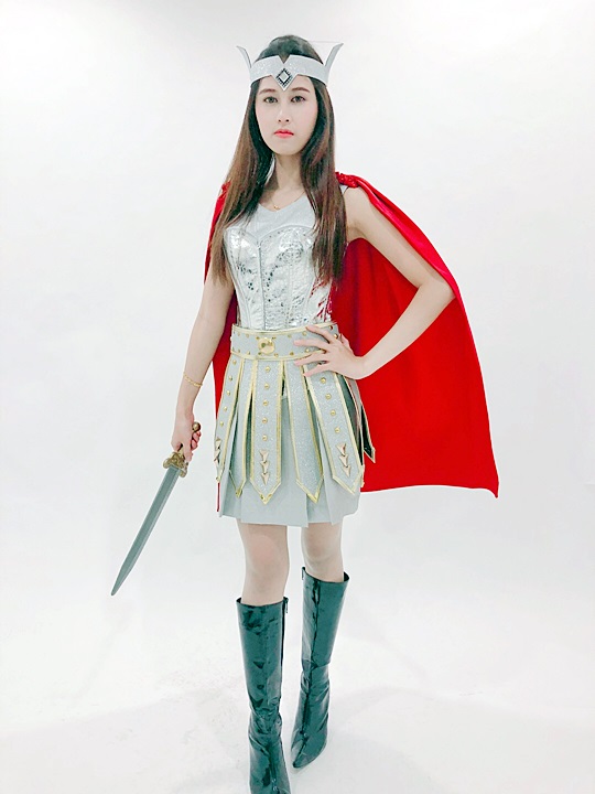 ชุดนักรบโรมันหญิงสีเงิน