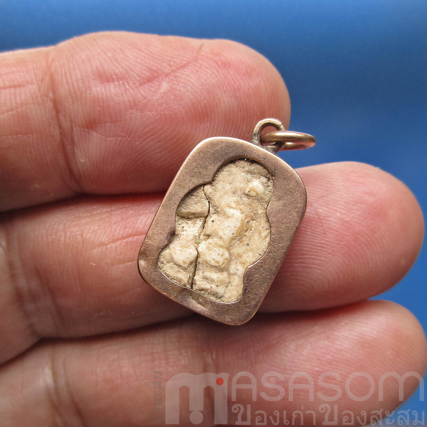 พระเนื้อผงเลี่ยมนาก