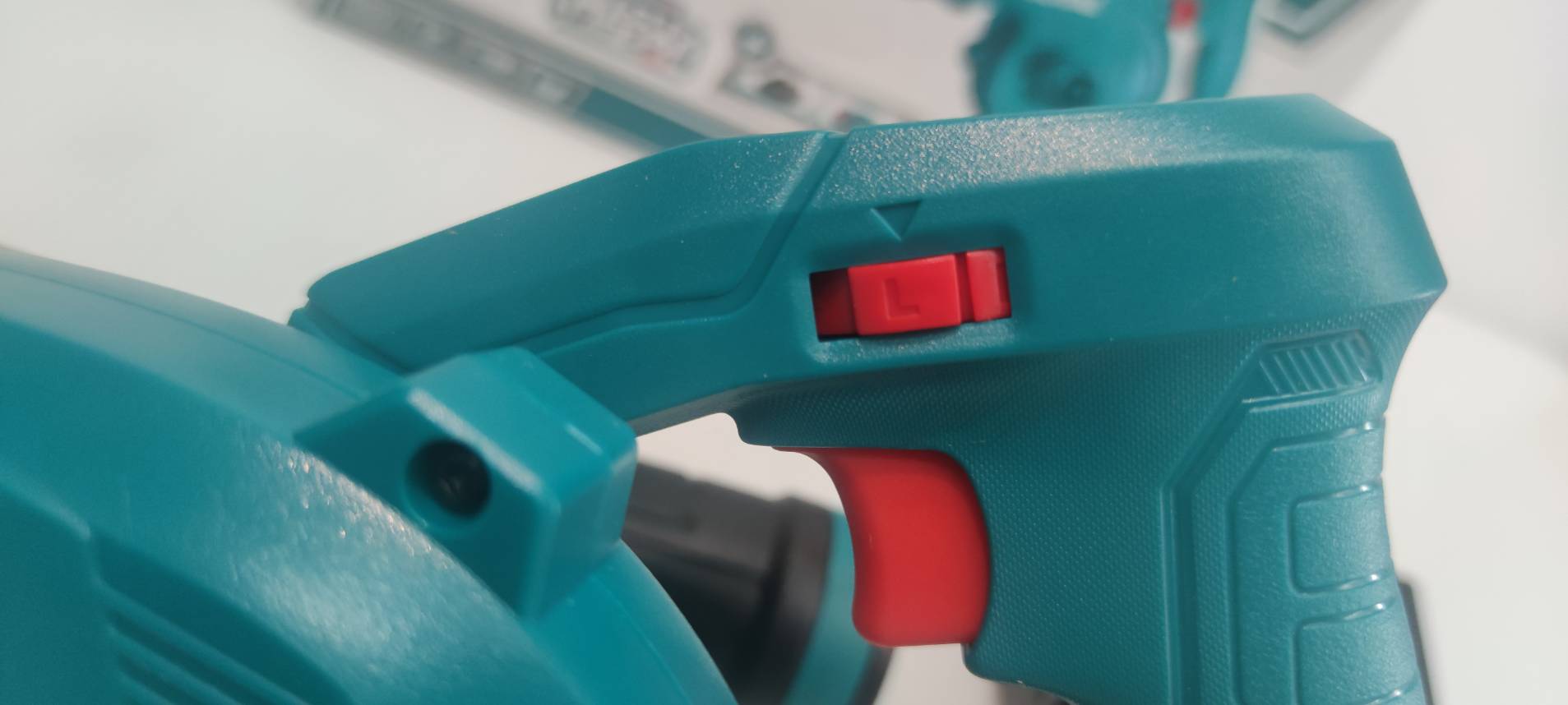 เครื่องเป่าลมไร้สาย 20V TABLI200181 TOTAL ((แบตเตอรี่ 1 ก้อน + แท่นชาร์จ )