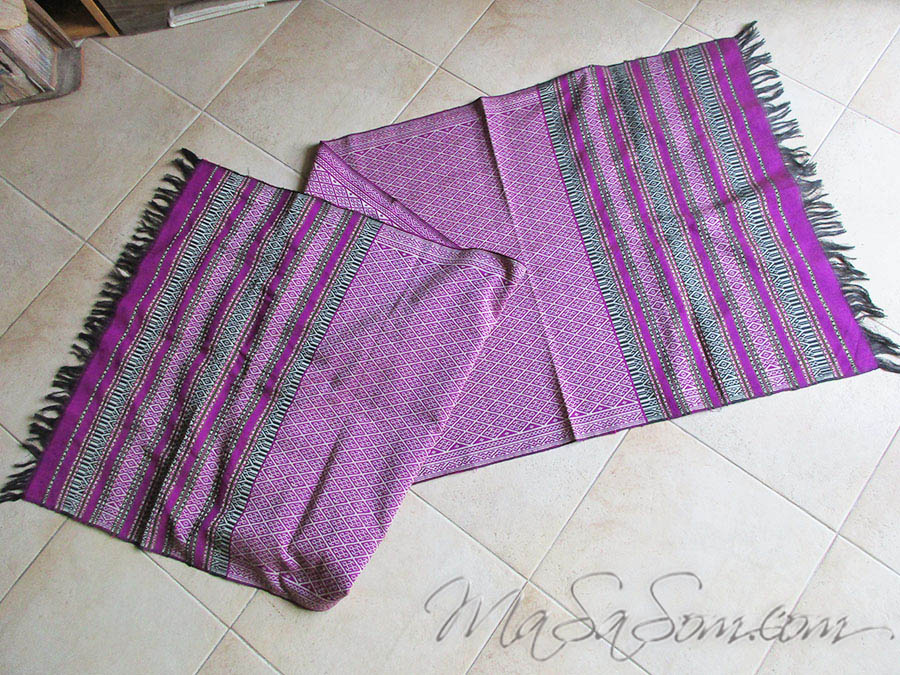 ผ้าคลุมไหล่ทอมือสีแดง