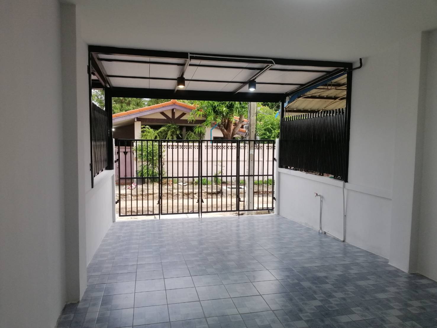 🚩H1143 ขายทาวเฮ้าส์ 3ชั้น ใกล้รถไฟฟ้าสายสีชมพู สถานีเมืองทองธานี ห่างถนนแจ้งวัฒนะเพียง1 กม. หรือเข้าออกถนนเลียบคลองประปาได้ ฟรีค่าโอน