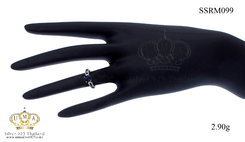 แหวนทองคำขาว ประดับเพชร CZ แหวนชูประดับพลอยทรงกลมเหลี่ยมเกสรสีน้ำเงิน ฉลุบ่าฝังเพชรเรียง 2 แถว ดีไซน์ระดับนางพญา ประกายระยิบระยับ เรียกว่าขยับนิ้วที่นี่แสบตาเลยล่ะค่ะ