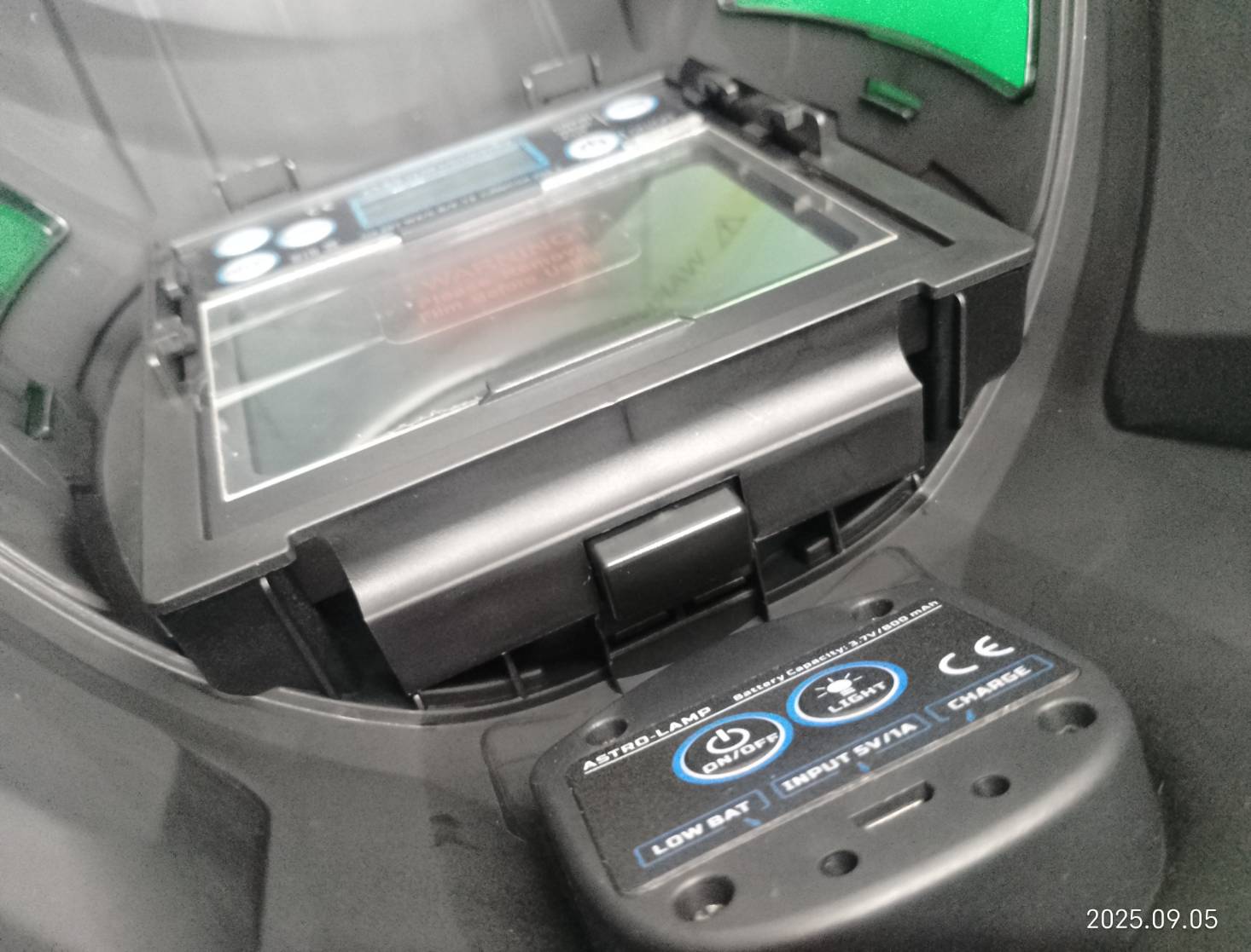 ANDELI หน้ากากปรับแสงอัตโนมัติหน้าจอขนาดใหญ่ มีไฟ LED และมุมมองด้านข้าง MA900VL-AE