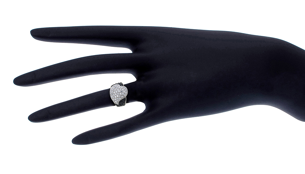 แหวนเพชรcz ประดับเพชร CZ ตัวเรือนเงินแท้100% (เงินแท้92.5%) แหวนทรงหัวใจนูนใหญ่ แวววาวและดูหรูหรา ด้วยเพชรทรงกลมขาวจำนวนมาก ช่วงบ่าแหวนฝังเพชรกลมดำ คอลเลคชั่นนี้ ฮอตแรงเว่อร์ ไม่มีใครเกิน [Size 7 = เบอร์ 55 (ร้านทองทั่วไป)]