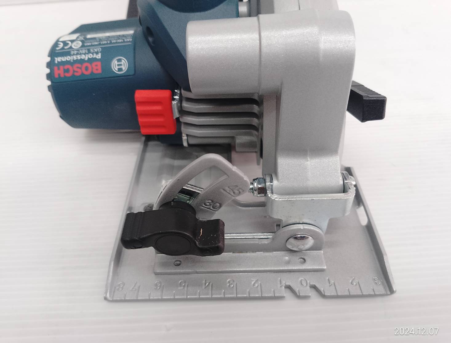 BOSCH เลื่อยวงเดือน5" 18V GKS18V-44 06019M30L0