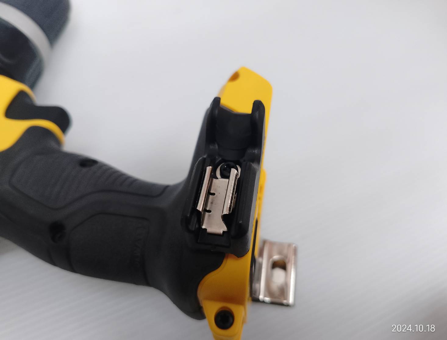 สว่านกระแทกไร้สาย18V DCD785N DEWALT