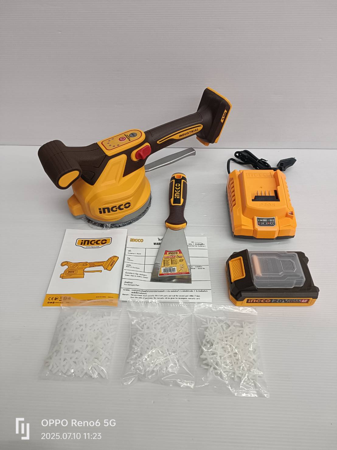 INGCO เครื่องดูดสั่นกระเบื้อง20V CTVLI20015 ครบชุดพร้อมกล่อง