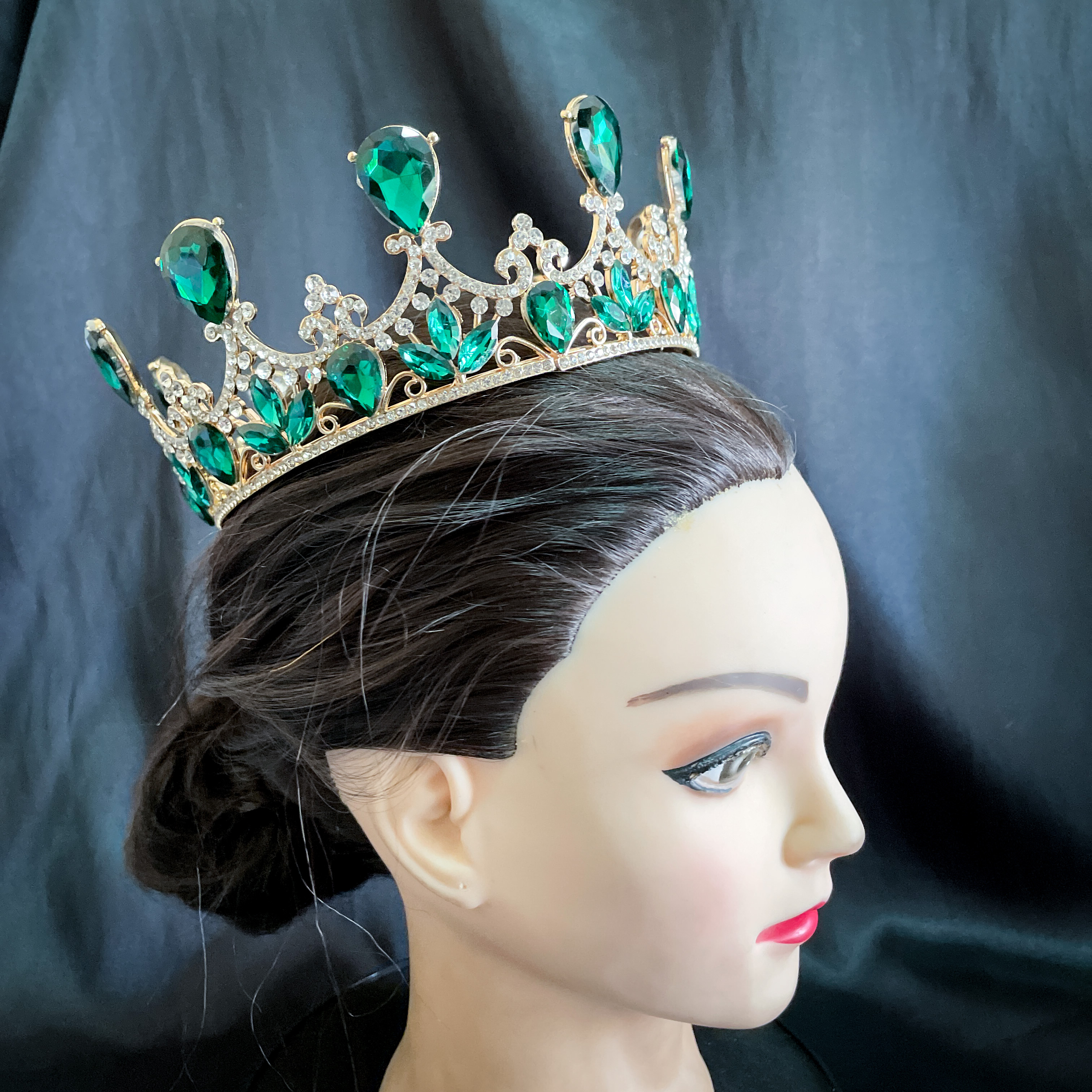 (พร้อมส่ง) มงกุฎ 039 สีเขียว มงกุฎนางงาม มงกุฎเจ้าหญิง งานสวย ปราณีต QCเพชรทุกเม็ด สินค้าพร้อมส่งจากไทย