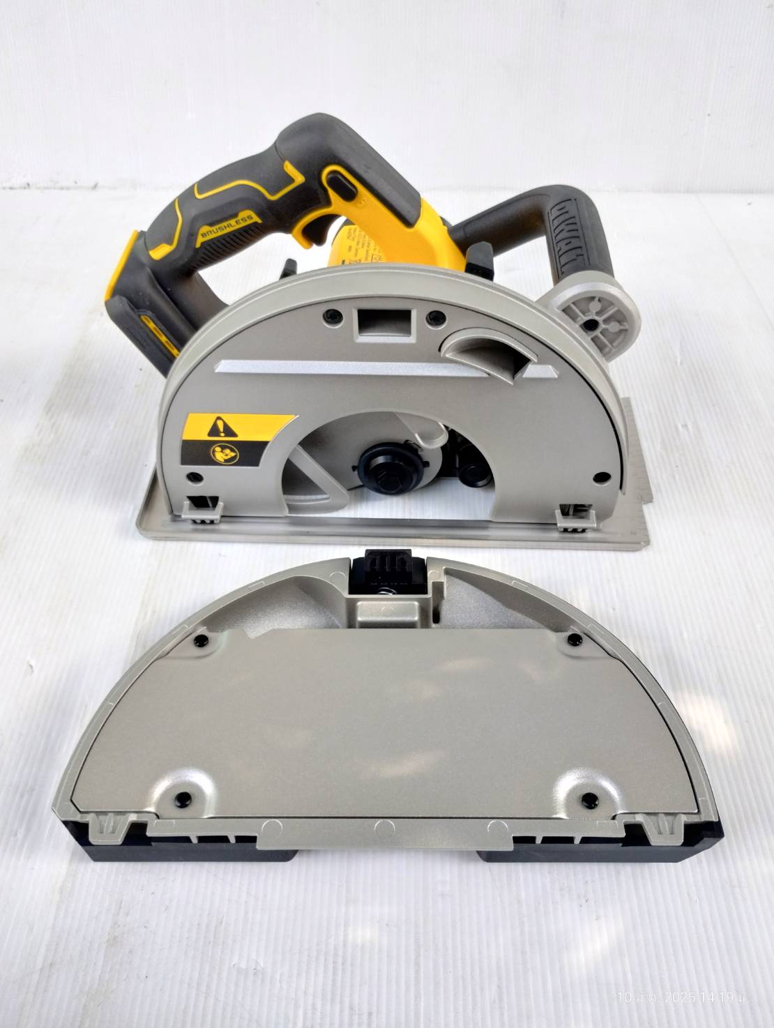 DEWALT รุ่น DCS383N-B1 เลื่อยวงเดือนตัดโลหะไร้สาย 20V Max XR ไร้แปรงถ่าน 7-1/4" (เฉพาะตัวเครื่อง)