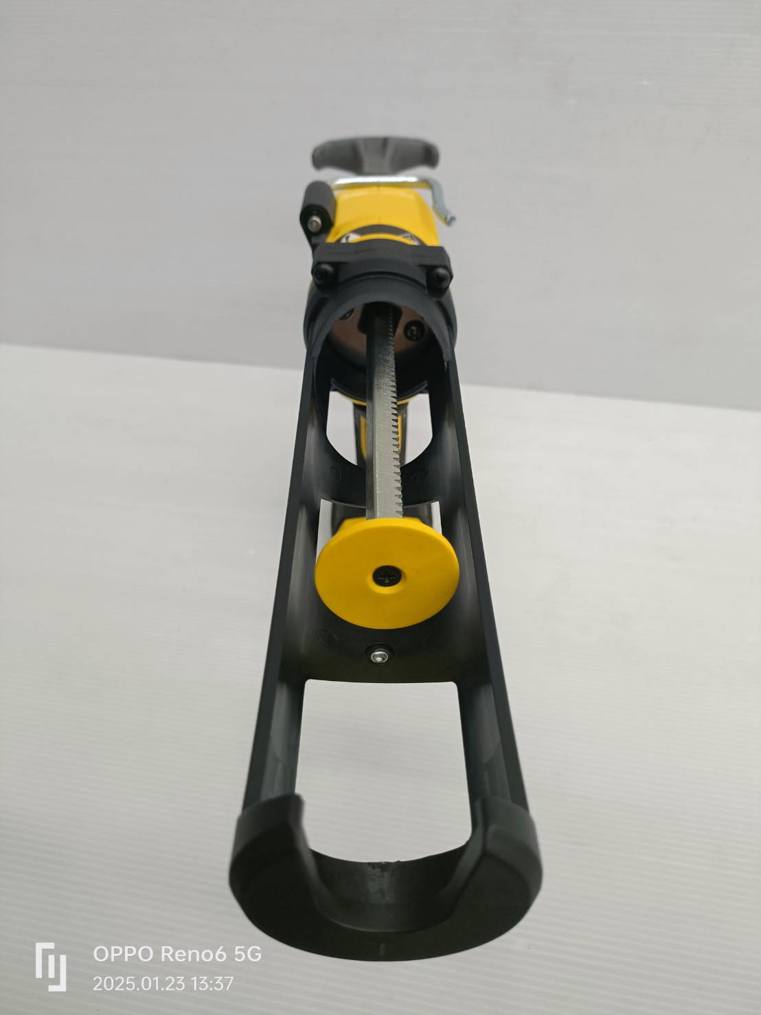 STANLEY รุ่น SCE600B-B3 ปืนยิงซิลิโคน 20V Max