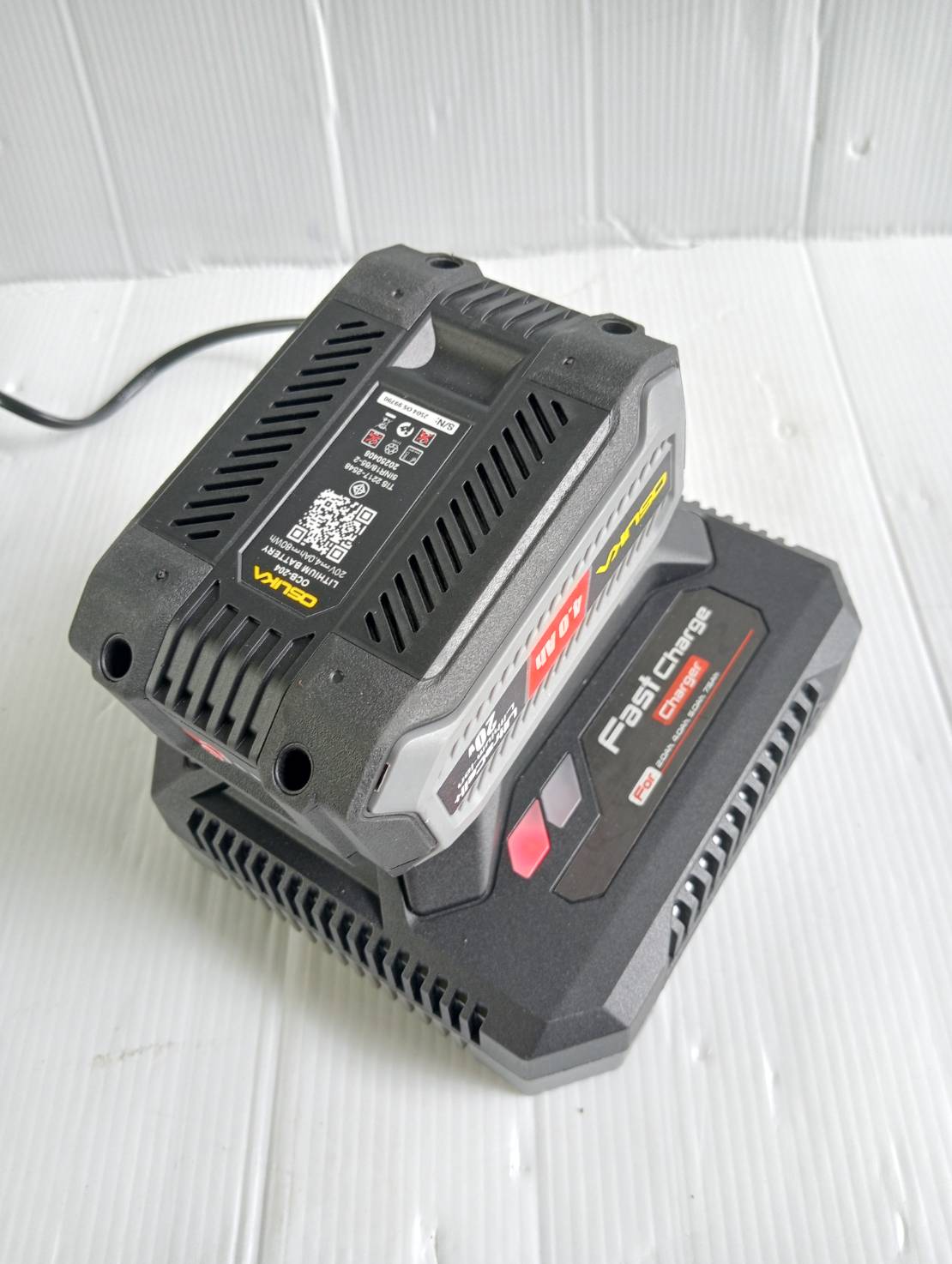 แท่นชาร์จแบตเตอรี่ Fast Charge 2.0A OSCBC104 OSUKA