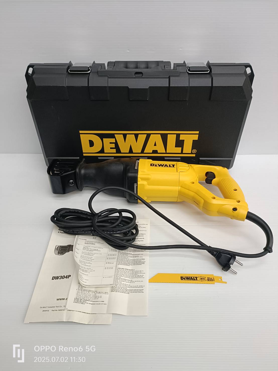 DEWALT ชุดเลื่อยชักไฟฟ้า 1000วัตต์ ใส่ใบ 4 ทิศทาง รุ่น DW304PK-KR