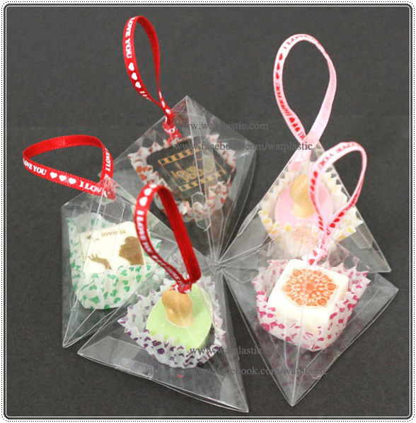 กล่องสามเหลี่ยม ขนาด 13 x 13 x 13 cm