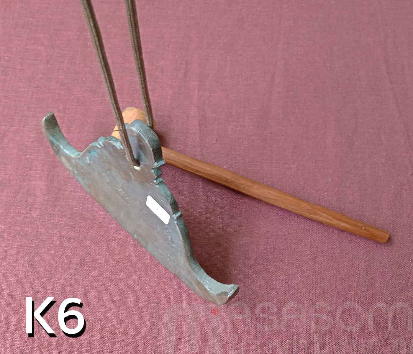 กังสดาลทองเหลืองเก่า