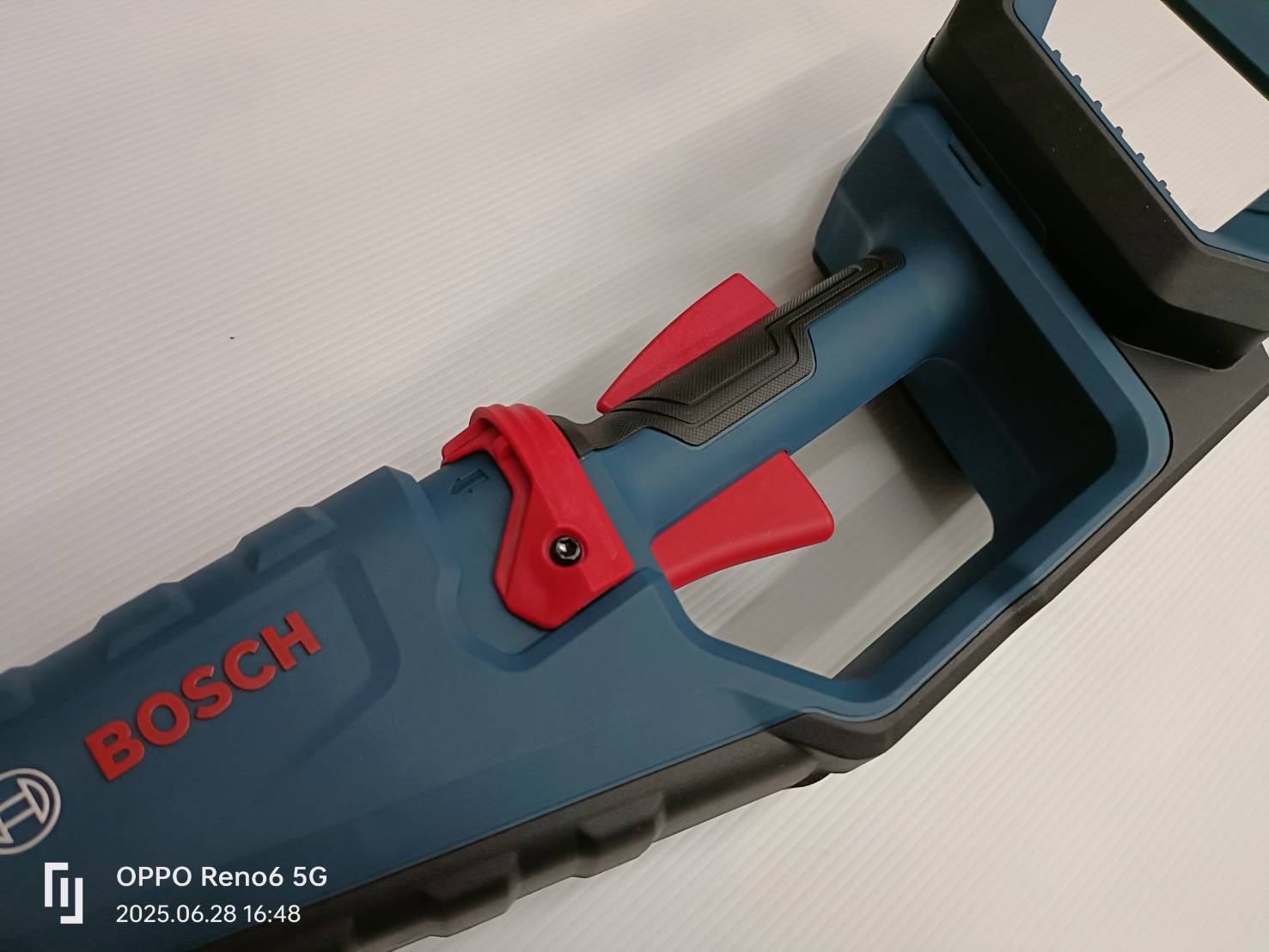 เลื่อยโซ่10"ด้ามยาว GKE18V-25TP BOSCH SOLO