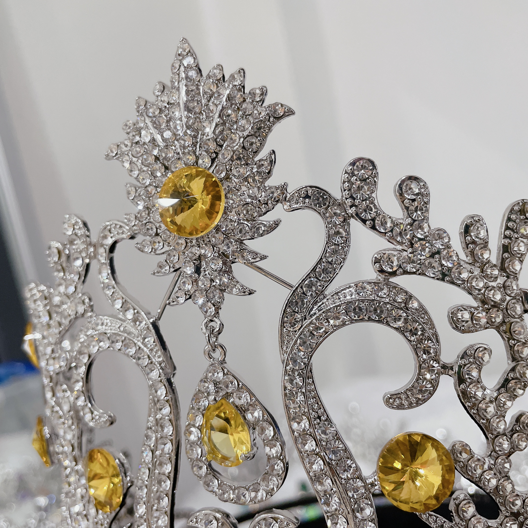 (พร้อมส่งจากไทย) มงกุฏ 111 สีเหลือง มงกุฎเพชร มงกุฎประกวด สินค้าพร้อมส่ง ไม่ต้องรอนาน งานพรีเมี่ยม