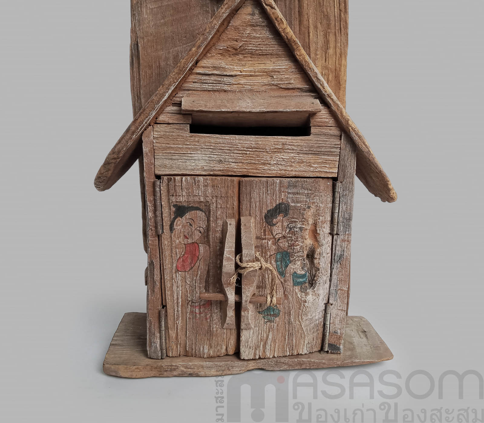 ตู้จดหมายไม้เก่า